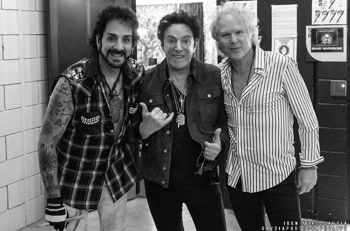 smithkc21's tweet photo. Crazy how just one picture can reignite my Hardline/Double Eclipse binge! ❤️🔥🙌💯 #hardline #doubleeclipse #journey #deencastronovo #nealschon #toddjensen https://t.co/DfeZx83DUJ