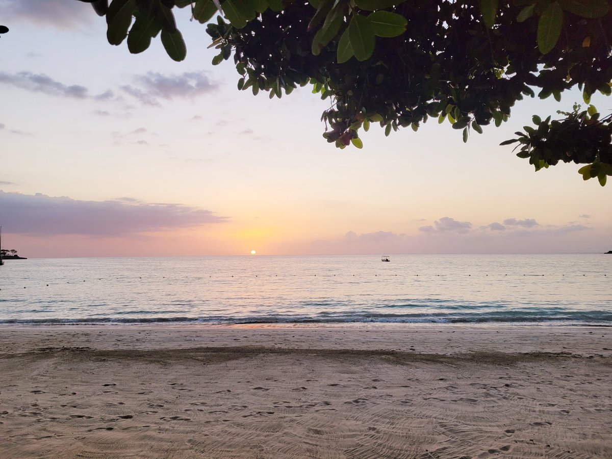 NdinB_'s tweet photo. ~ Never go too long without watching a Sunset ~ https://t.co/oOcl7rnXUf