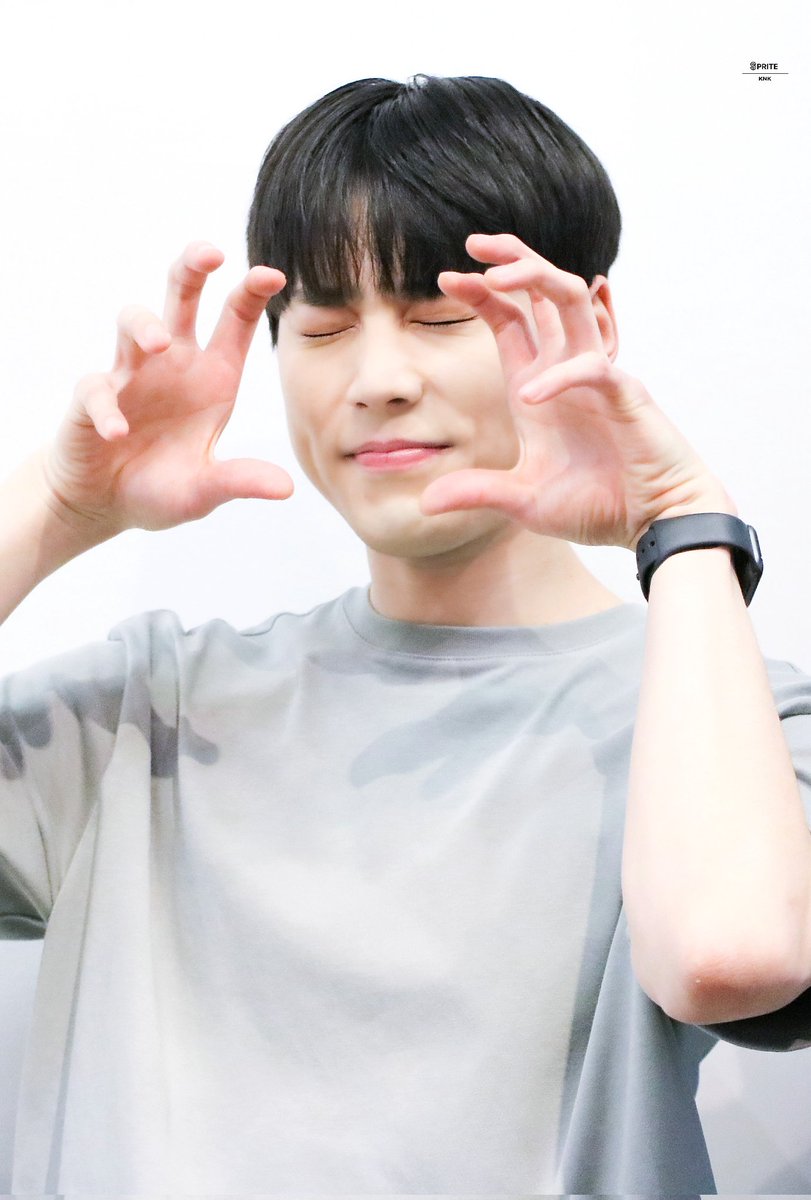 spriteknk0303's tweet photo. 220325 KNK PREMIUM LIVE in TOKYO 2022 2부
#크나큰 #KNK #동원 #이동원 #DONGWON #ドンウォン #동원짱짱 @KNKOfficial220 https://t.co/392KAmIuNM