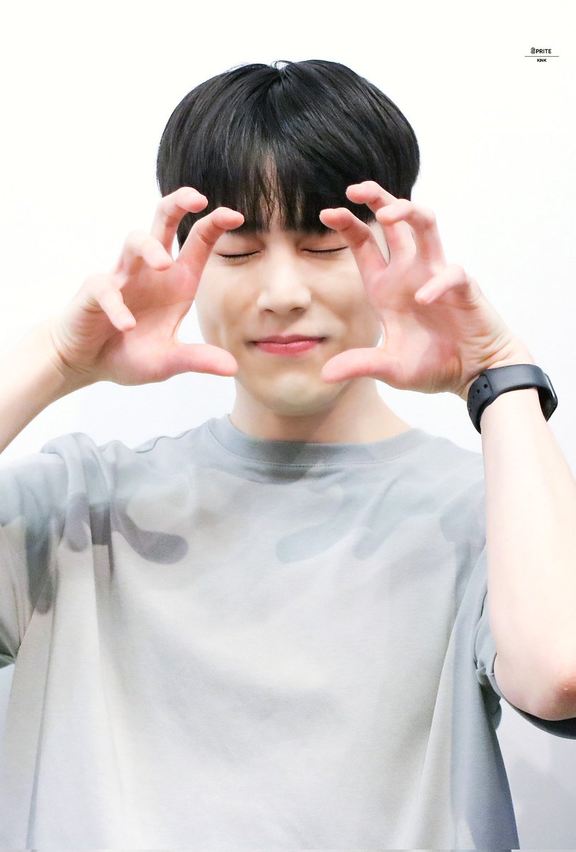 spriteknk0303's tweet photo. 220325 KNK PREMIUM LIVE in TOKYO 2022 2부
#크나큰 #KNK #동원 #이동원 #DONGWON #ドンウォン #동원짱짱 @KNKOfficial220 https://t.co/392KAmIuNM