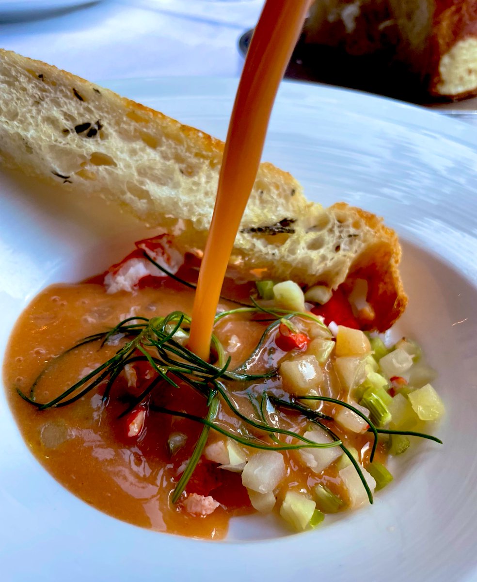 eatinglasvegas's tweet photo. Totally underrated indicator(s) of quality: the yeastiness of the bread, the temperature of the butter, and the strength of the soup. @WynnLasVegas #SWSteakhouse 🍞🧈🍲 https://t.co/RuifiOnhyA
