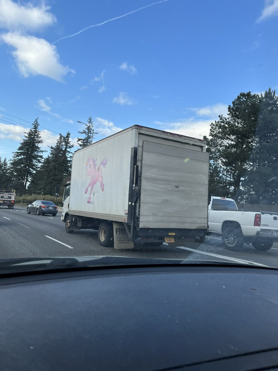 ReptilianHybrid's tweet photo. Chemtrail MLP. Not a coincidence .. there r dead kids in that truck https://t.co/UF4W2LCtkv