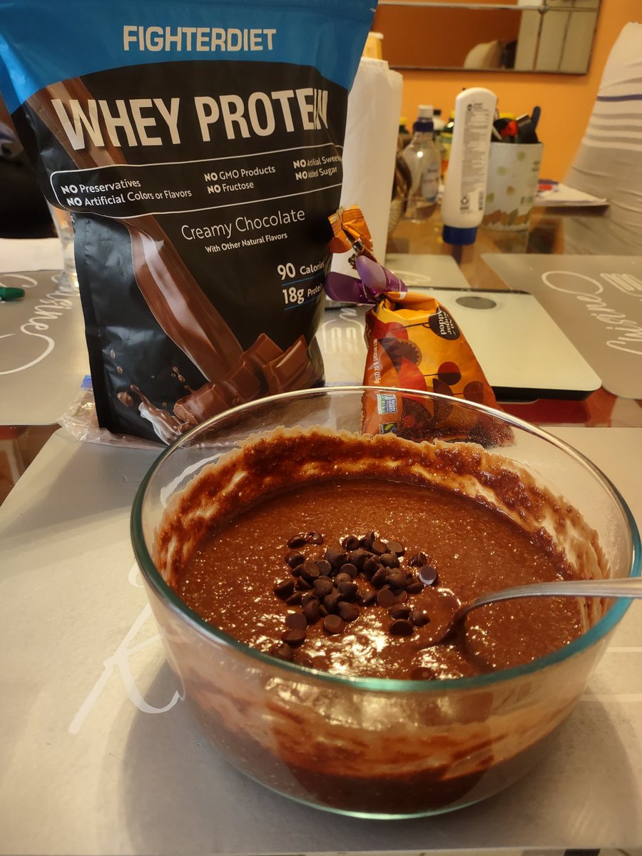 kar_n_twitts's tweet photo. Bringing the gold standard of fitness @fighterdiet1 to Lima, Peru! 😍💜💪 #makemuscles #notexcuses https://t.co/dpIZnSHOYW