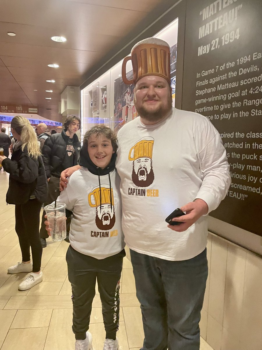 Stingershockey's tweet photo. @dom_grecco thank you for making this kids night! #captainbeer #captainbeerjr2027 #letsgobonnies https://t.co/hA1WxNPwdu