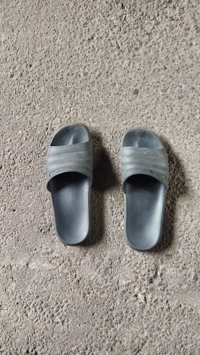 zuhdibenhafiz's tweet image. sendal bekas

#WajibLengserkanJokowi 
#WajibLengserkanJokowi 
#demorakyat