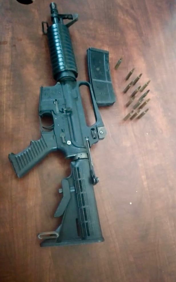JamaicaConstab's tweet photo. The rifles are coming in!!!
The Westmoreland Police seized an M16 rifle with a magazine containing thirteen 5.56 rounds of ammo during an operation in the Little London Police area about 5:40pm today (March 29)
Have info on guns? Call @CSJAMAICA at 311.
#GetEveryIllegalGun https://t.co/HBzy4cQbrs