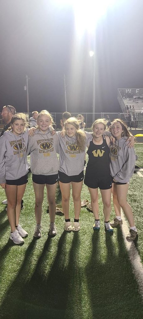 Congratulations to our JH girls 4x100 and 4x200 teams on placing 2nd in their events. Great effort tonight girls. GO TIGERS!