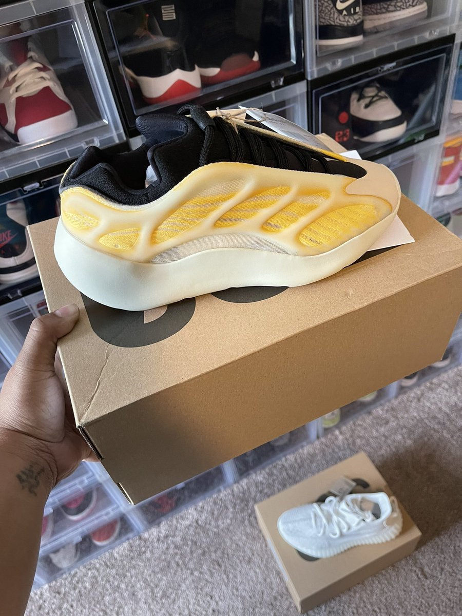 SneakHerHeadTD's tweet photo. Definitely #YeezySeason for me. I’m taking the whole month of April off lol. But wait, hold up I think one sneaker I must have drops in April 🤦🏾‍♀️😂 #SneakerChronicles #SneakerLife #SneakerHead #SneakAddict #ChicksWithKicks #SneakHerTD https://t.co/WBzddmSciD