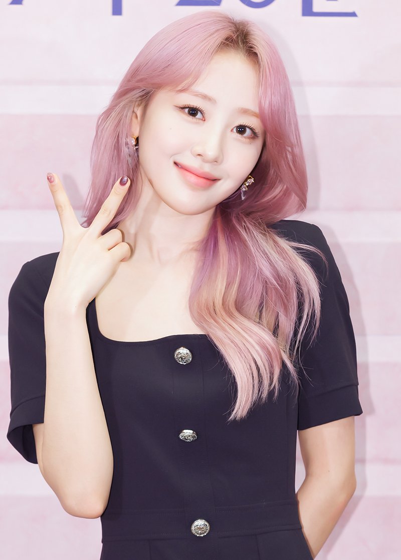 yvesindex's tweet photo. 220330 | Queendom 2 Online Press Conference

#이달의소녀 #이브 #LOONA #Yves https://t.co/xx78Z3QL1R