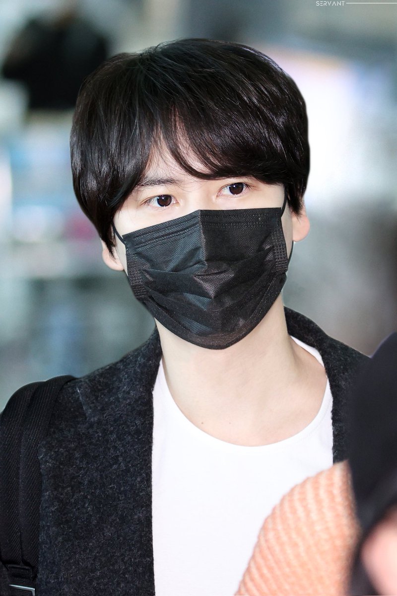 KYU_SERVANT's tweet photo. 20220329 출국 

 ☺

#규현  #KYUHYUN
#キュヒョン #圭贤 
#규현아_사랑해 https://t.co/ObsdUaQ1bO