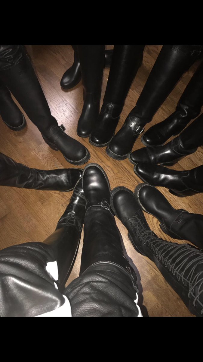 LeatherEmperor's tweet photo. Heroes gather together, boots have a meeting!
群英荟萃 靴子开会! https://t.co/V6ALyL82ZQ