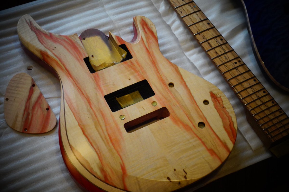 shima_shizuoka's tweet photo. Altero Custom Guitarsが、中止になってしまったサウンドメッセ用に進めていた秘蔵のショウモデルを、2022年秋開催予定の島村楽器Guitar Lovers Show(#ギタラバ)に向けて、製作を再開頂きます。
ここから2022年仕様を盛り込んでいきます!
#BoxelderMaple https://t.co/aQESCWof8f