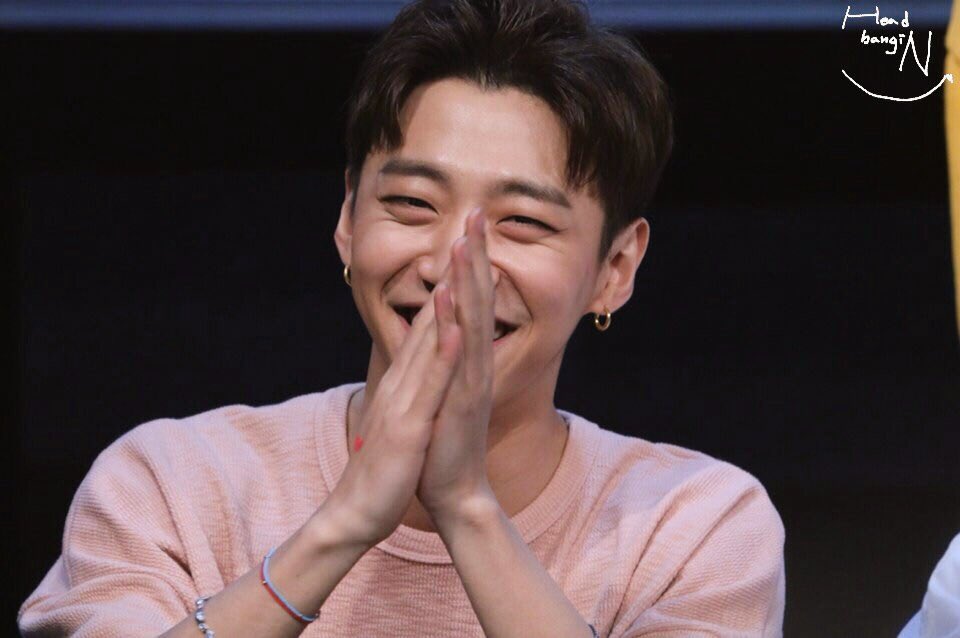 hey_byg's tweet photo. sᴍɪʟᴇ. sᴘᴀʀᴋʟᴇ. sʜɪɴᴇ https://t.co/XOedLrFqZB