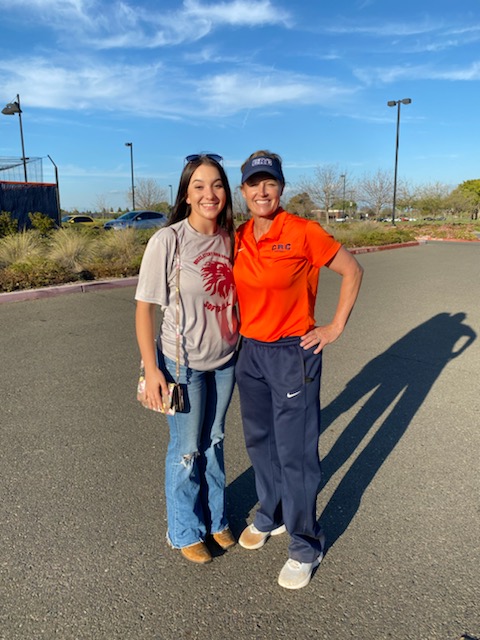 cabreezepirkey's tweet photo. #26 Rhanoa Barton on campus with Coach Schroeder from Consumnes River College today! Go Hawks! π¦
#cabreezepirkey #gobreeze #softball #fastpitch #gohawks #crcsoftball https://t.co/dm0HXC1YVN