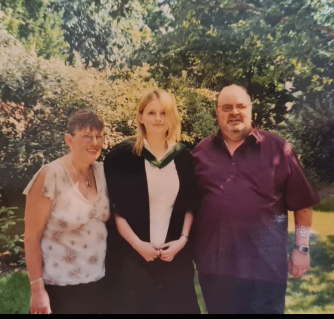 Laura Jones tweet media