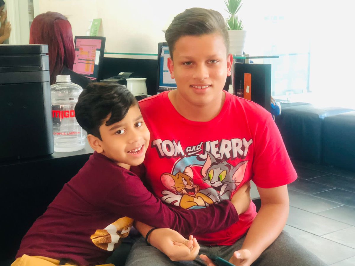 Ni perfecta, ni la peor de todas.

Soy la mamá que puedo ser, pero lejos de conformarme con eso, intento ser mejor mamá cada día. 

Amo a mis hijos #Ryan &amp; #Darek ❤️