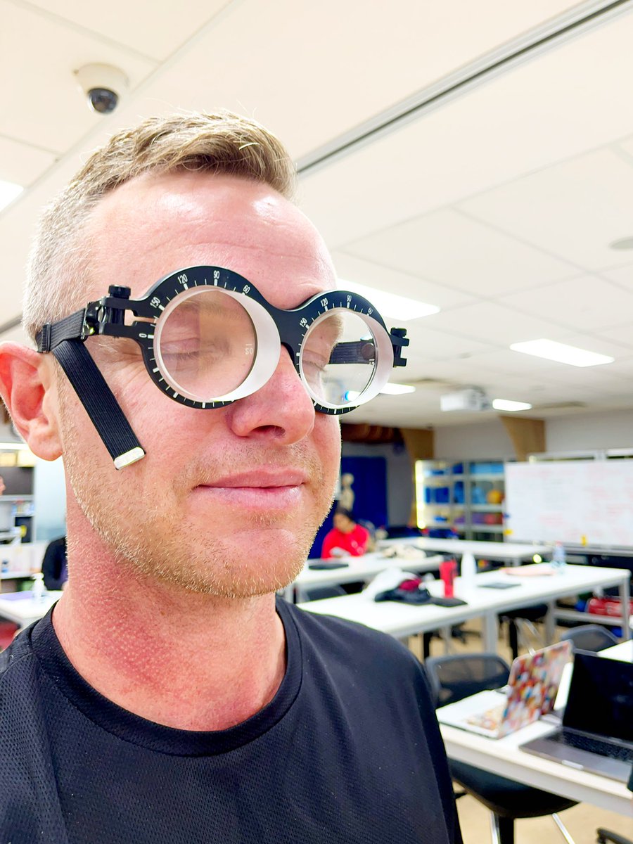nickysjones's tweet photo. Throwing darts and adapting to altered visual input is FUN❣️Discussing visuomotor adaptations in #USQMotorControl class. @BiomechHoff @KylePringle01 @usqstudents @usqedu @USQSportSci https://t.co/c7QPWLbavW