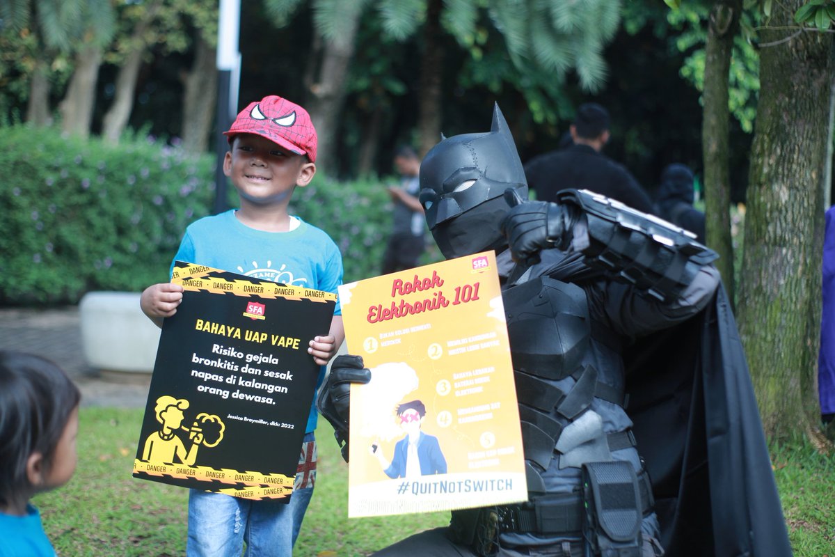 sfafortc's tweet photo. Lewat kampanye ini, mereka juga ingin mematahkan mitos-mitos rokok elektronik yang dianggap bisa jadi alternatif berhenti merokok dan tidak lebih bahaya dari rokok konvensional. #BahayaVape #QuitNotSwitch https://t.co/0pTpkWVLNJ