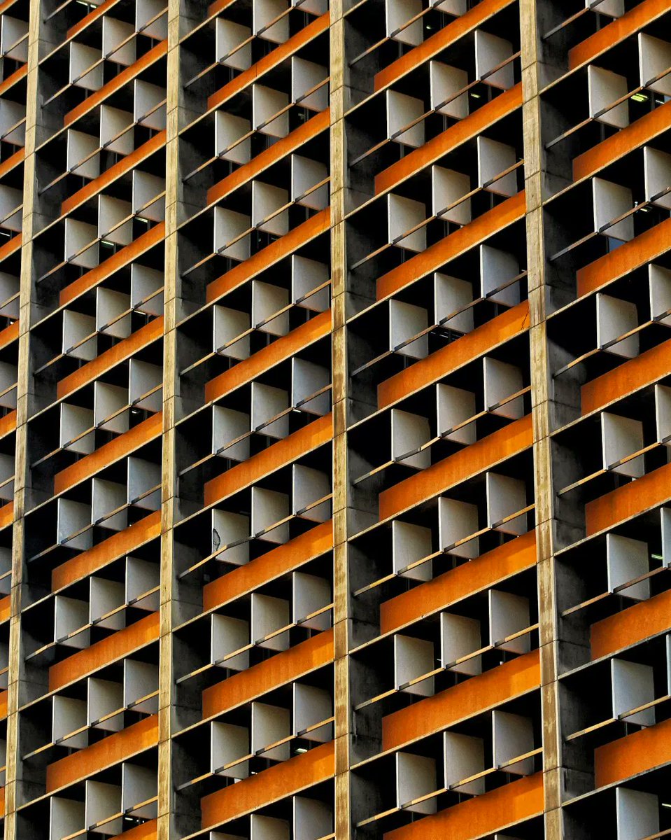 ALEJANDROANDEL's tweet photo. Edificio Sede del Ministerio de Educación Nacional, ubicado en la Av. Norte 4, esq. de Salas, Altagracia, Caracas
Hora Dorada https://t.co/dRc62TTYeO