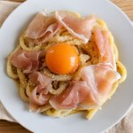 レンジで超簡単に作れる？「生ハムカルボナーラうどん」の作り方!