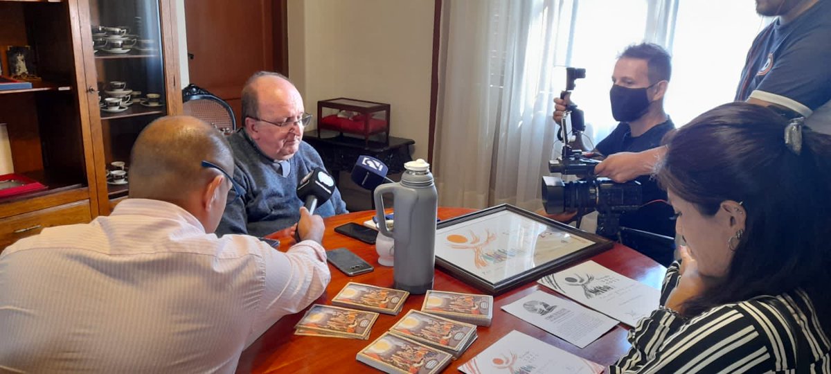 synodalsalta's tweet photo. Encuentro del Sr. Arzobispo con la Prensa. Por una Iglesia sinodal. El Papa Francisco da un paso adelante y nos invita a profundizar en un dato: la comunión se alimenta cuando aprendemos a “caminar juntos”, que es lo que significa la palabra Sínodo. https://t.co/7I5F89gqca