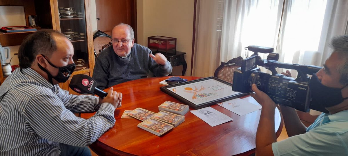 synodalsalta's tweet photo. Encuentro del Sr. Arzobispo con la Prensa. Por una Iglesia sinodal. El Papa Francisco da un paso adelante y nos invita a profundizar en un dato: la comunión se alimenta cuando aprendemos a “caminar juntos”, que es lo que significa la palabra Sínodo. https://t.co/7I5F89gqca