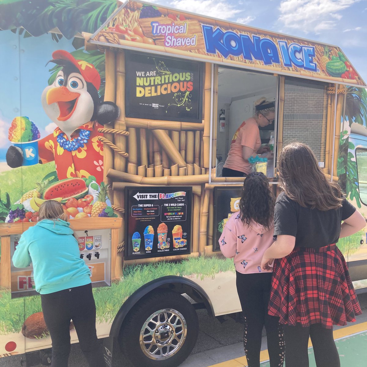 HeritageK5's tweet photo. Thank you @KONAICE for the great treat for these #MajorSaver top sellers 💙❤️@OPSF233 #OPSMomentsThatMatter https://t.co/T0uRVLoQ7a