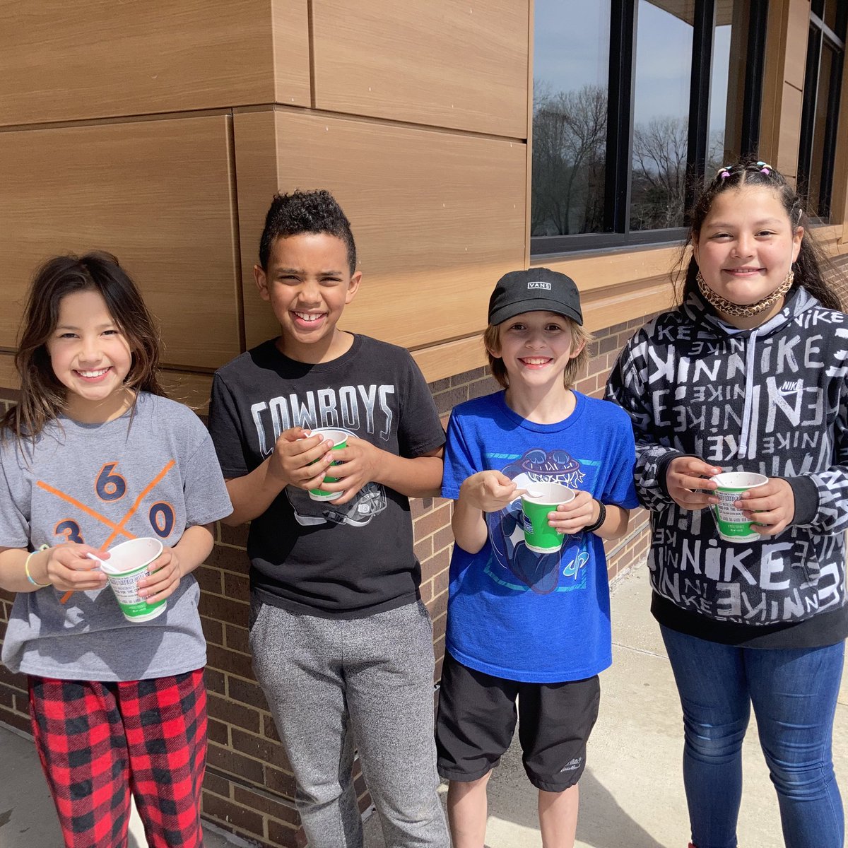 HeritageK5's tweet photo. Thank you @KONAICE for the great treat for these #MajorSaver top sellers 💙❤️@OPSF233 #OPSMomentsThatMatter https://t.co/T0uRVLoQ7a