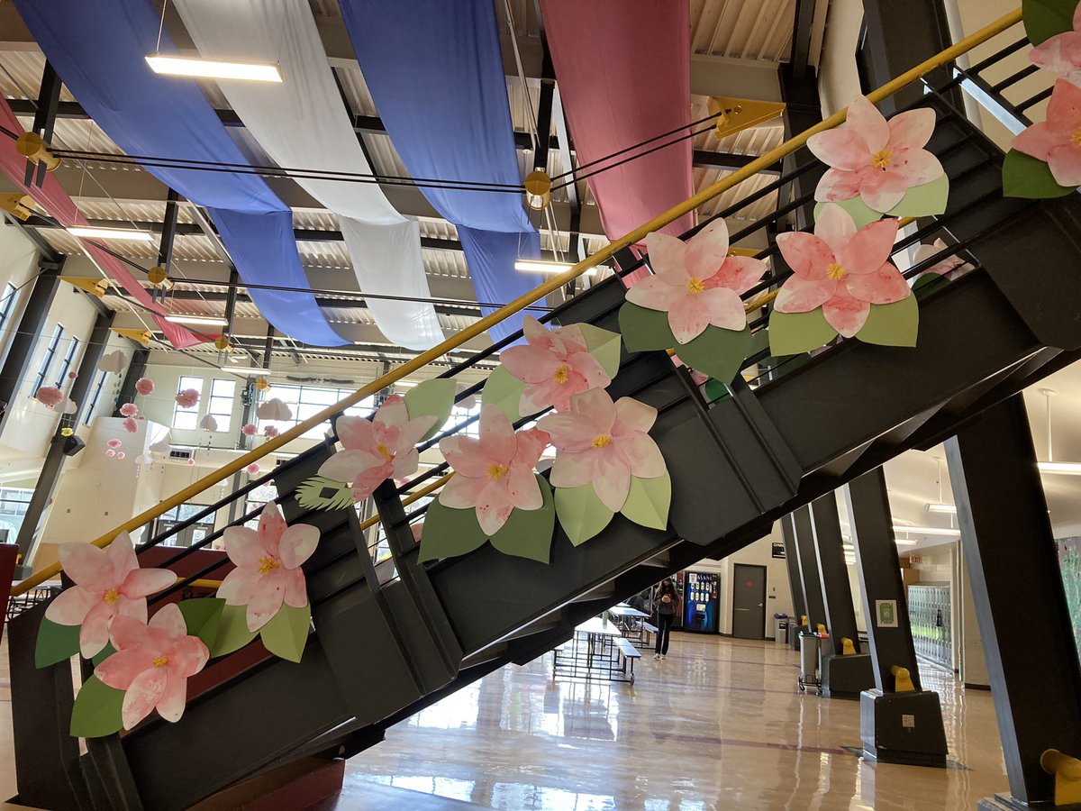 cmoennick's tweet photo. Spring has sprung, thanks to our Arts Council who spent many days preparing and 2 days over the break installing our spring decorations. Thank you @Joykim_bc for working with these creative students! #chslearn #sd36learn https://t.co/eggDmwt7tW