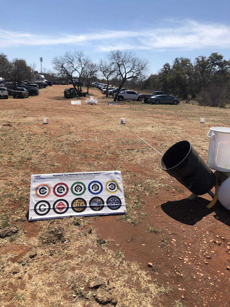 DronePompier's tweet image. Day 2 Texas Public Safety Robots Summit, encore de belles rencontres et d’échanges prometteurs. #txpsrobots
Notamment avec l’équipe du #NIST