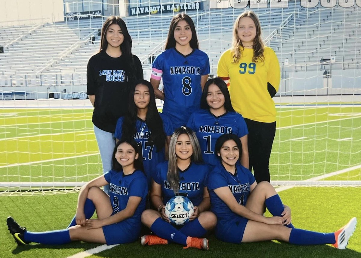 gateshoops2000's tweet photo. Tough ending to the careers for the 8 @ladyrattler_soc seniors. But what a remarkable career they had. Got to thank them for all they did to take our program to a higher level.Always represented us with class.They leave the program better than they found it! They will be missed. https://t.co/nr3LDc7fEw