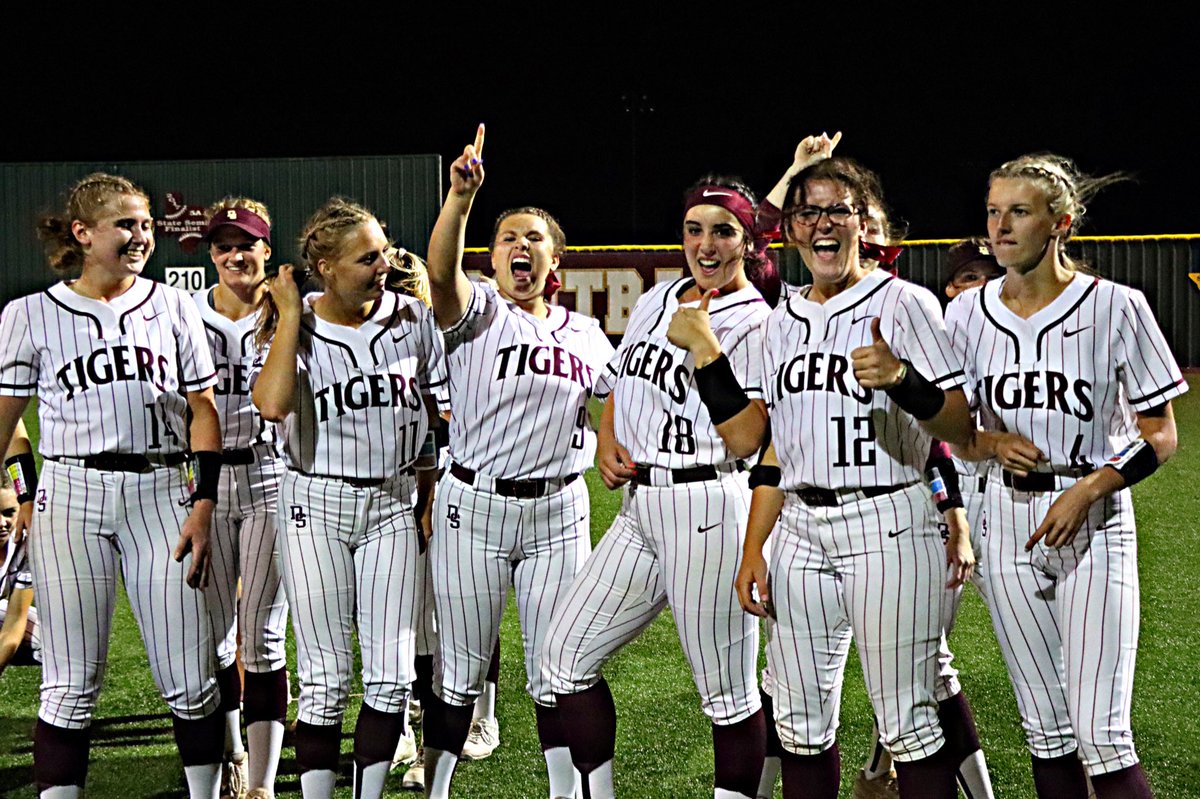 ONE OF THE TOUGHEST GAMES FOR THE LADY TIGERS.DOWN TO CANYON IN THE 3RD COME ROARING BACK WITH ONE HELL OF A FIGHT AND WIN 8-3. THIS GROUP IS SPECIAL!CONGRATS LADIES💪 <a href="/DSHSsball/">DS Softball</a> <a href="/jww1688/">Wade Womack</a> <a href="/CoachGZimmerman/">Galen Zimmerman</a> <a href="/FlxAtx/">FLX ATX</a>
