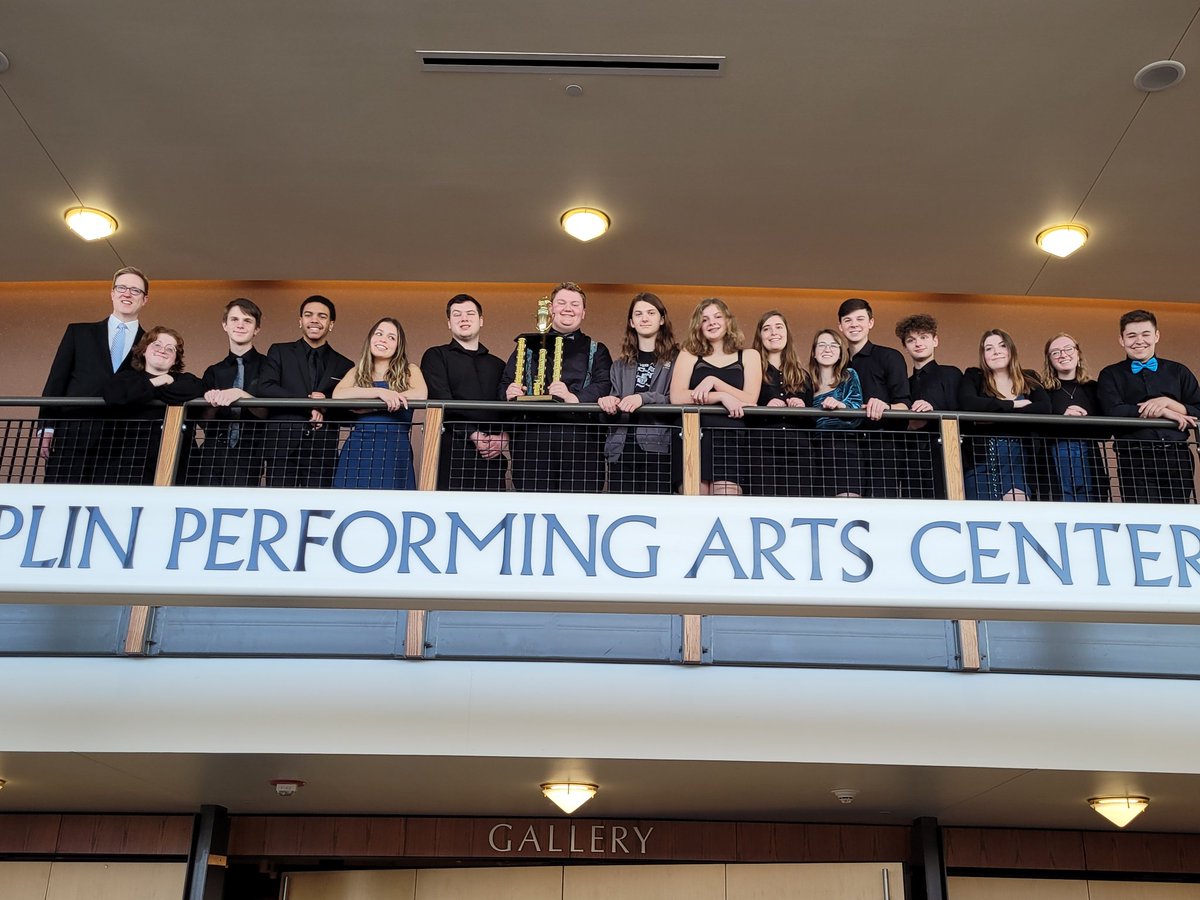 mjamesagd's tweet photo. Congratulations to CPU's The Chorazz jazz choir on placing 2nd in 3A at the State at the Iowa Vocal Jazz Championships!!! Special shout out to Shelby Channel for best female vocalist! Super proud of these kids! They killed it! 🖤💛🎶🎤 #CPUSchools #CPUActivities @rlibolt https://t.co/7L6ShDAcXK