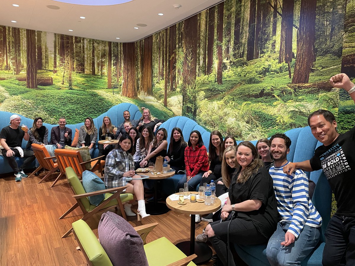 Benioff's tweet photo. The Ohana is really excited for ⁦@billieeilish⁩ tonight ⁦@ChaseCenter⁩!  We can’t wait! Join us ⁦@salesforcejobs⁩. ❤️ https://t.co/Y9pYFqyrff