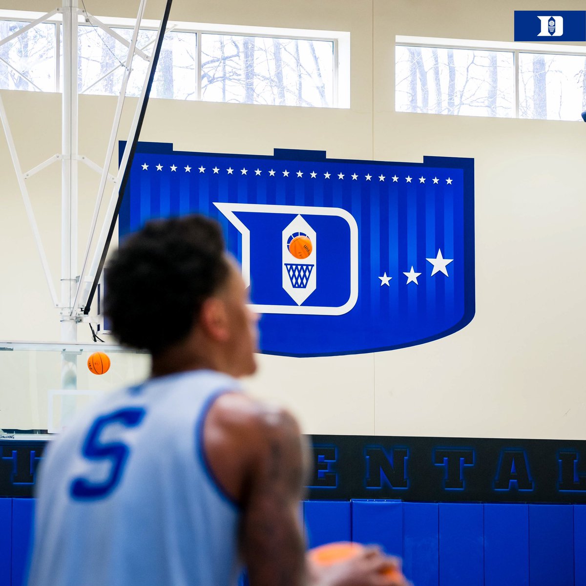 DukeMBB's tweet photo. Not photoshopped or intentional https://t.co/f6uoJIgGzs