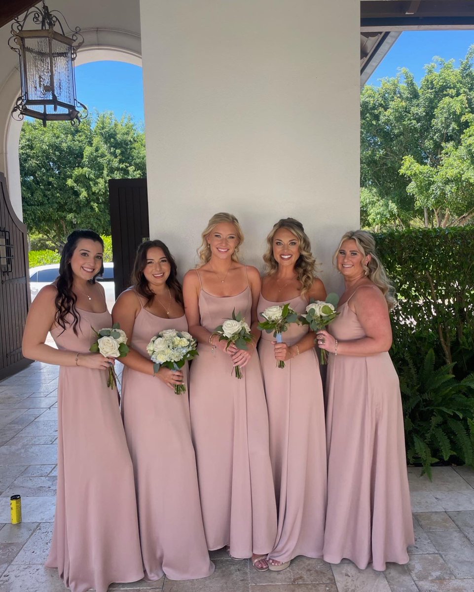 TuneInToHuntoon's tweet photo. Took the weekend off of doing media Relations for @NewBedfordPD to be a bridesmaid in Florida😅😅😅 so happy to have been a part of my childhood bffs special day!! https://t.co/W4TNS15gLS
