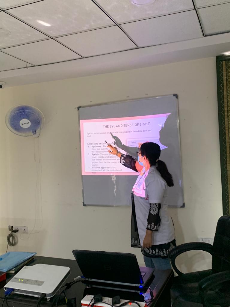 StarEduOfficial's tweet photo. To strengthen the confidence in students personality, we let them explain their given topic through power point presentation in front of class.๐
Here see kanishka, our radiology student explaining #FiveSenseOrgans of human body.
#PresentationClass #StarEdu #StarEduEducation https://t.co/0JhNm1bViG