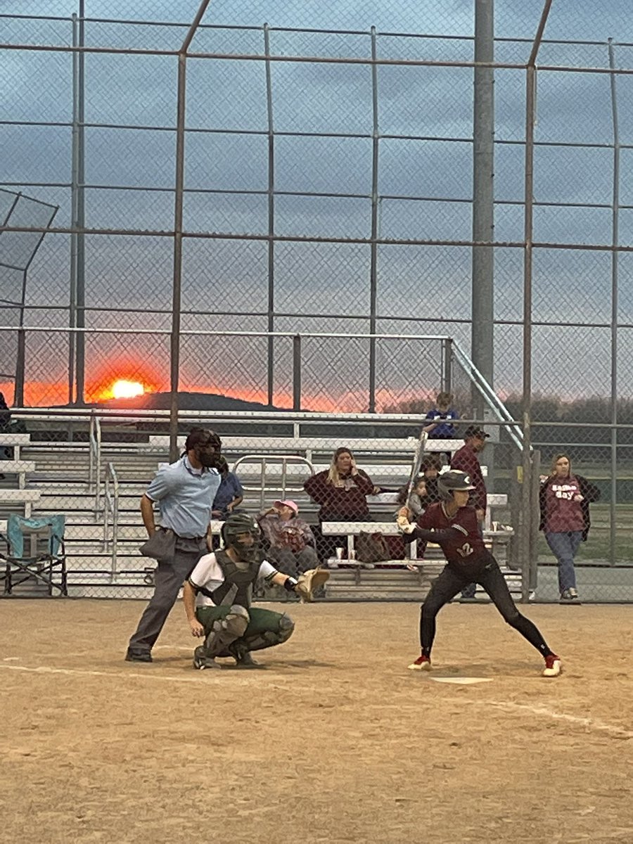 Alma_CoachW's tweet photo. Softball Field Sunsets… 🥎🌅 #Only1Airedale https://t.co/XFpU9W0wN7
