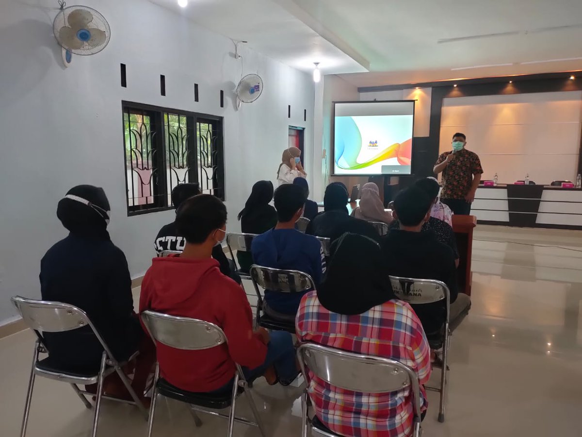 eful_13's tweet photo. Penyuluhan program Penundaan usia perkawinan bagi remaja di desa Salakaria. https://t.co/CRDa2xXZSi