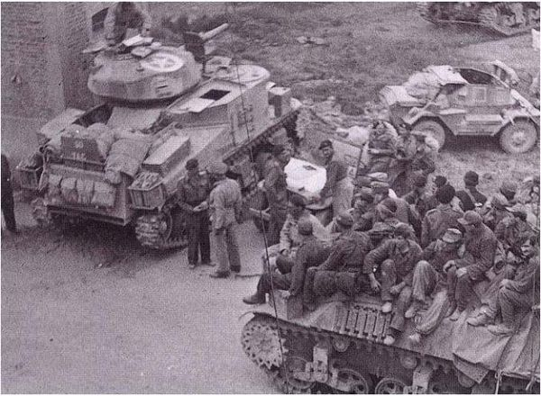 thyphoidjack's tweet photo. South African 6th Armoured Division command tank, Bologna, Italy, 21st April 1945
WW 2 https://t.co/tEfm6Ugwyf