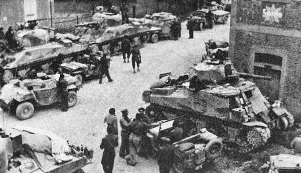 thyphoidjack's tweet photo. South African 6th Armoured Division command tank, Bologna, Italy, 21st April 1945
WW 2 https://t.co/tEfm6Ugwyf