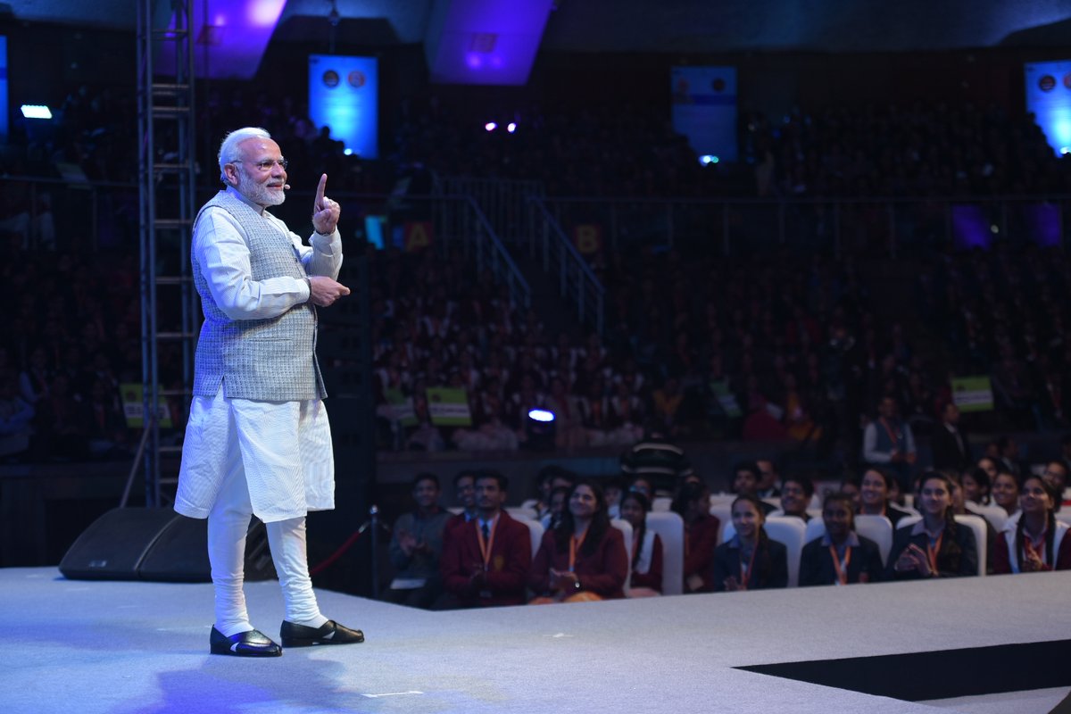 KVS_HQ's tweet photo. Glimpses of 2018🗓️

Let's Join the 5th Edition of Pariksha Pe Charcha-2022 with Hon'ble PM

Stay Tuned!!

🗓Date: 1st April, 2022, Friday
⏰Time: 11:00 AM
📍Venue: Talkatora Stadium, New Delhi

#PPC2022 #ExamWarriors https://t.co/C6w2L1LGoE