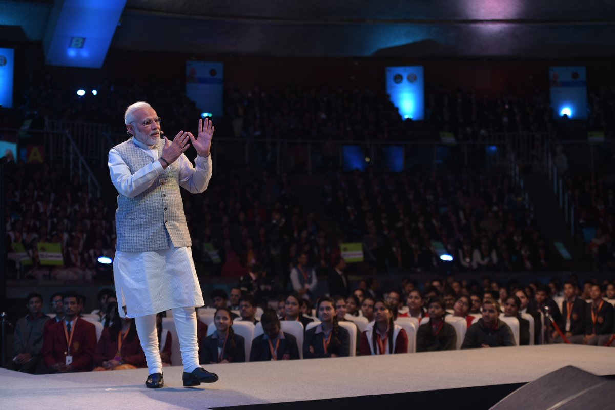 KVS_HQ's tweet photo. Glimpses of 2018🗓️

Let's Join the 5th Edition of Pariksha Pe Charcha-2022 with Hon'ble PM

Stay Tuned!!

🗓Date: 1st April, 2022, Friday
⏰Time: 11:00 AM
📍Venue: Talkatora Stadium, New Delhi

#PPC2022 #ExamWarriors https://t.co/C6w2L1LGoE