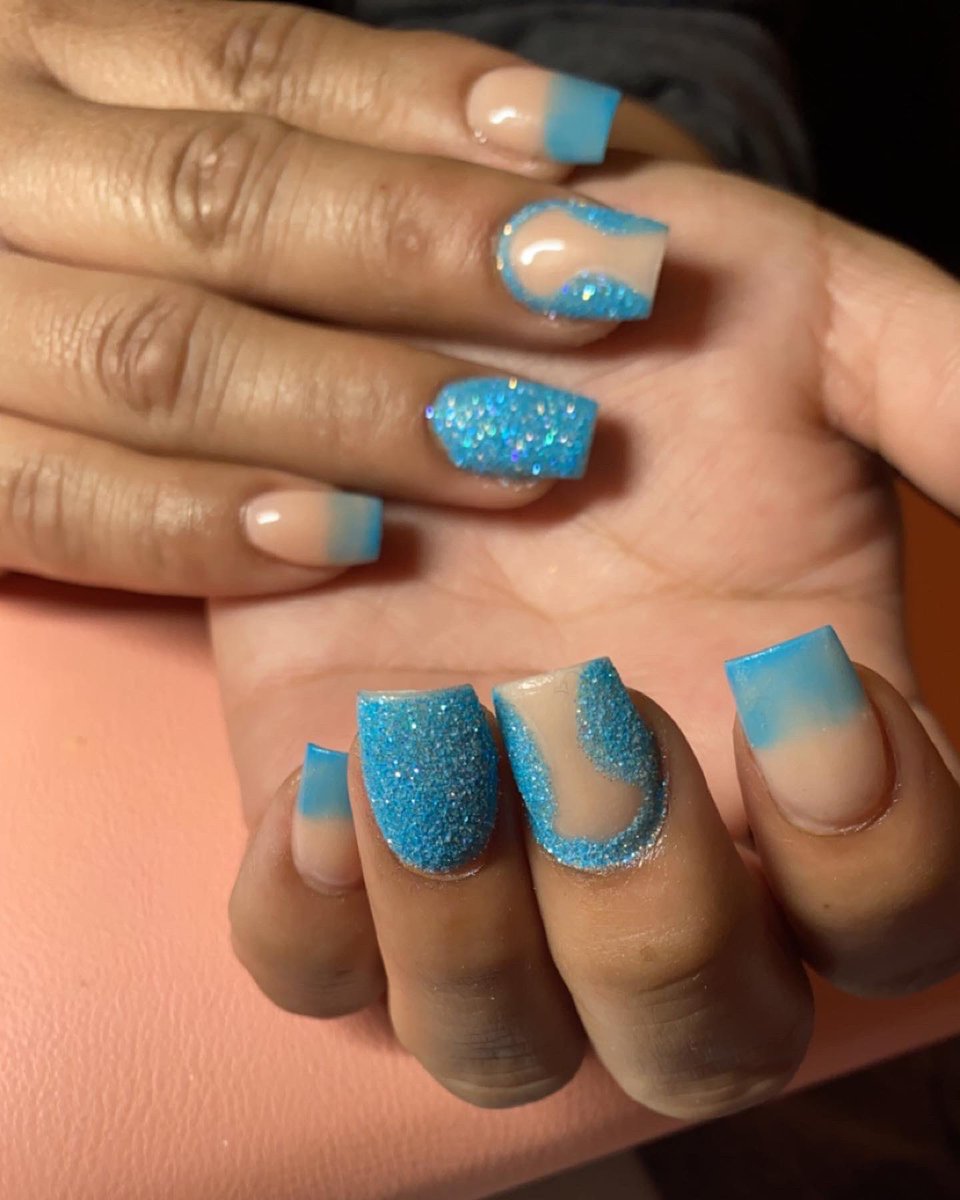 Short set 

Click on link to book your set 

April booking available 

linktr.ee/Nailsbyarlita

#nails #pdxnails #pdxnailtech #nailtech #Portland #portlandnails