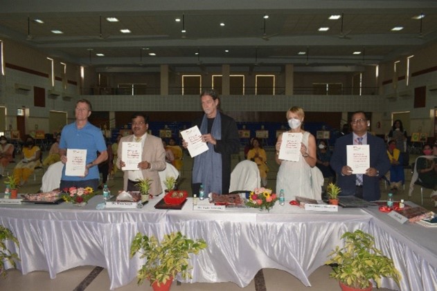 IGEFSO's tweet photo. German Ambassador Walter J. Lindner’s heartwarming visit to DPS, Ranchi sensitizing the young citizens about #climate #change. Book Release by him to celebrate 60yrs Indo-German Celebration. 10K students participated in the painting competition. @AmbLindnerIndia 
#sustainable https://t.co/nBhYQEzuVX