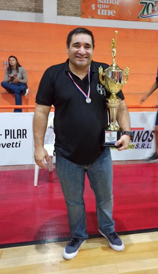 ucubasquet's tweet photo. "Estoy tratando de dejar una marca y una huella en Paraguay con mi trabajo" 

El entrenador @Danycano73, nuevamente campeón, antes con @exasanjose y ahora con @BadoBasquet en el torneo @OficialAPB, habló en @LATAMPodcastUCU sobre su presente. https://t.co/tzmpfSLGgb https://t.co/fpOdjrbZD1