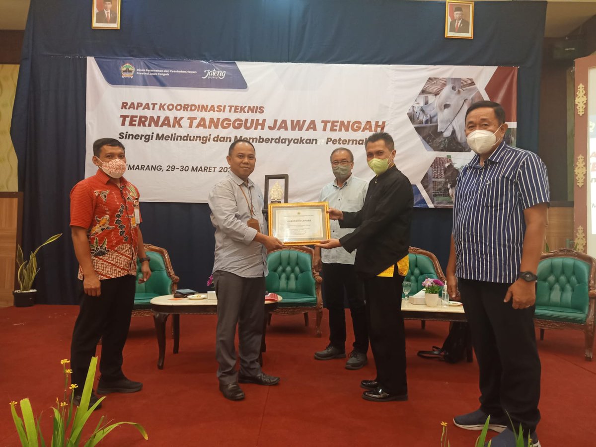 dkpp_jepara's tweet photo. SELAMAT, 
Kabupaten Jepara dinobatkan sebagai Kabupaten Pelaksana Terbaik SIKOMANDAN tingkat Jawa Tengah th 2021 dalam Acara Rakortek Ternak Tangguh Jawa Tengah di Semarang pada 29 - 30 Maret 2021. https://t.co/35bQMWR0wu