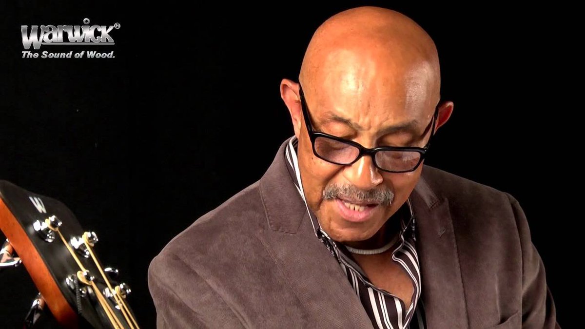 MettaBhavana1's tweet photo. What goes around, comes around. "Bass player John B. Williams clearly remembers the moment more than 30 years ago when Will Smith pointed him out during an episode of The Arsenio Hall Show and cracked a joke about his bald head." #BadWill
Via Rolling Stone. https://t.co/Frz96cx5d8
