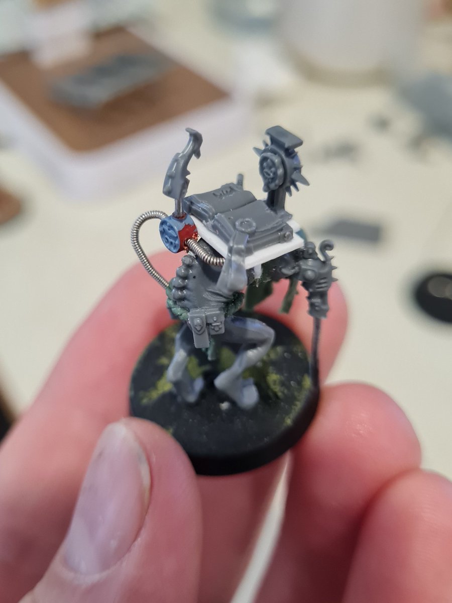 Dad_Hammer40k's tweet photo. Converted a little Inquisitorial scribe chap for #smashbash
Pretty happy with this, so on to painting he goes! 
#WarhammerCommunity #40k #warhammer #inq28 #Warmongers https://t.co/oAbEVU0iB4