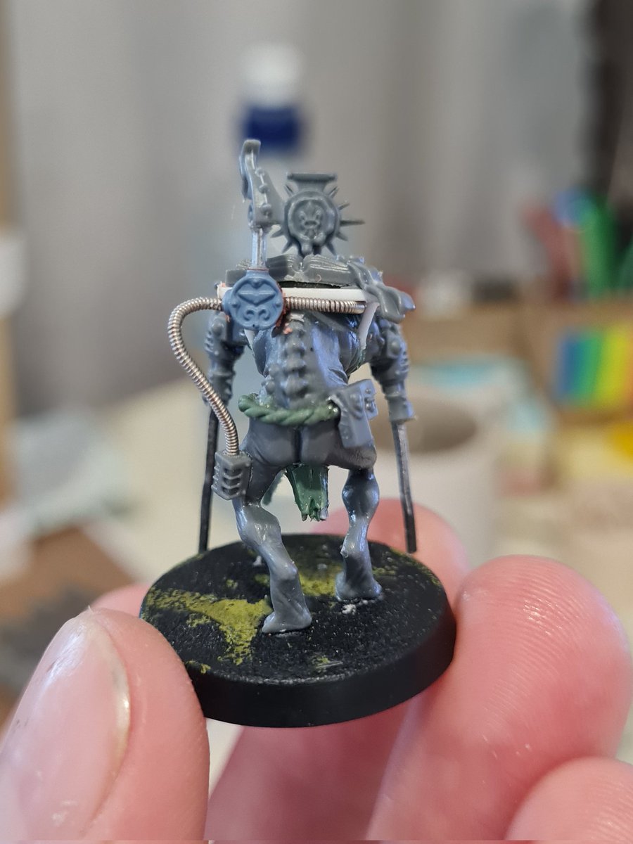 Dad_Hammer40k's tweet photo. Converted a little Inquisitorial scribe chap for #smashbash
Pretty happy with this, so on to painting he goes! 
#WarhammerCommunity #40k #warhammer #inq28 #Warmongers https://t.co/oAbEVU0iB4
